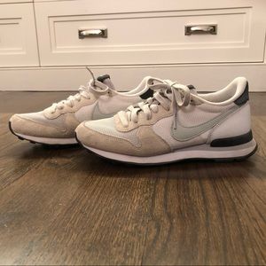 NIKE Internationalist Sneakers Size 6.5